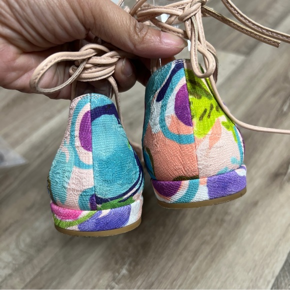 Stuart Weitzman Gilligan Flat Watercolor Print 7 1/2N - Picture 9 of 15